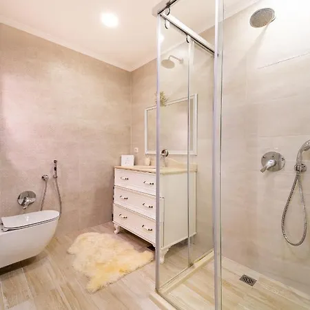 Julia Central Apartment *