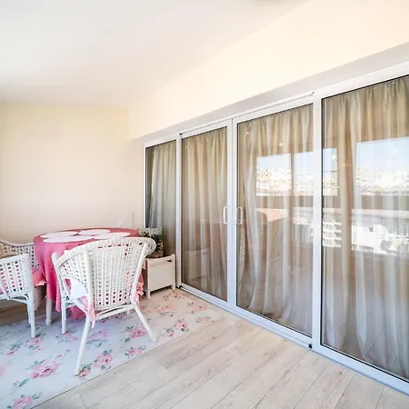 Apartment Julia Central Warna