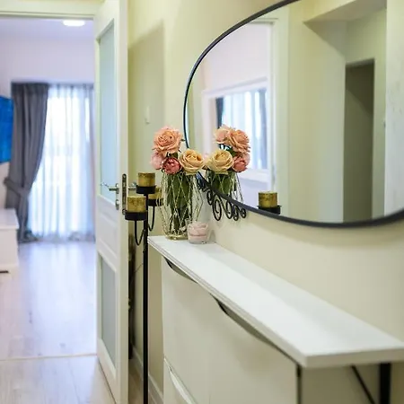 Julia Central Apartment