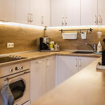 Julia Central * Varna