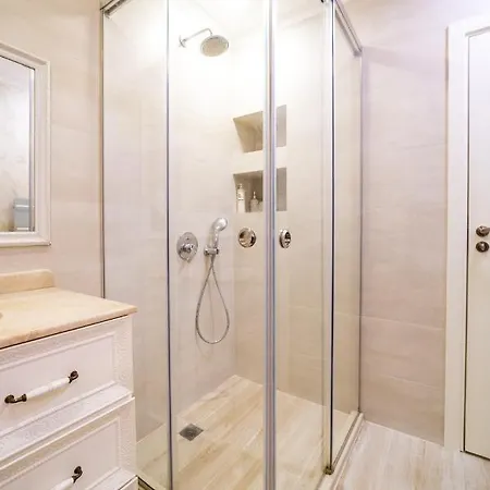 Apartment Julia Central Warna